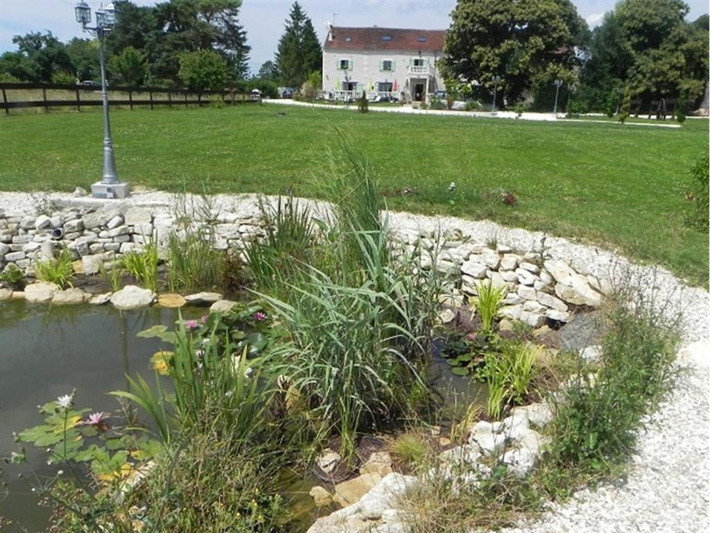 Le Petit Domaine De Bois Avril Hotel Etais-la-Sauvin Exterior photo